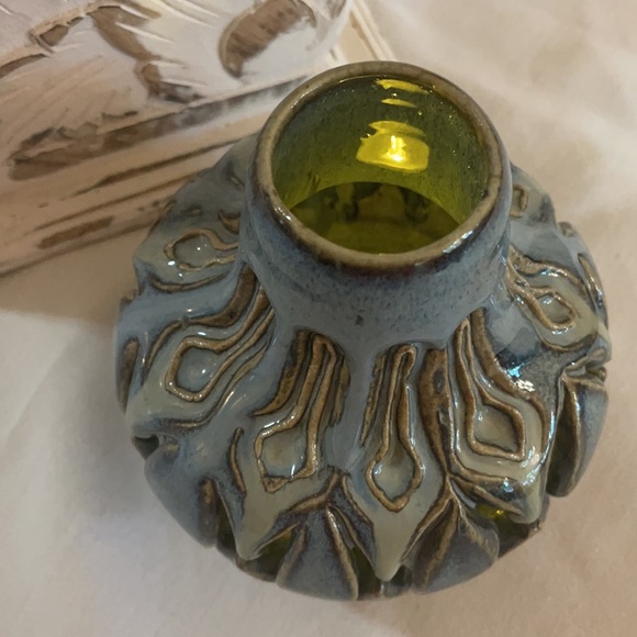 Blue Art Vase - Butterfly Design - Hobby Artist - Picture 2 of 7